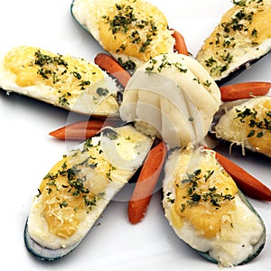 Baked mussel with cheese