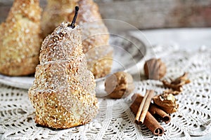 Baked pear with sesame seeds and cinnamon, crusty pastry