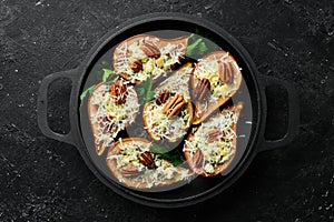 Baked pears with blue cheese and nuts. In a frying pan. Flat Lay