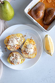 Baked pears with honey, nuts and ricotta cheese