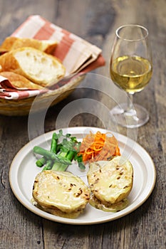 Baked potatoes with Munster cheese