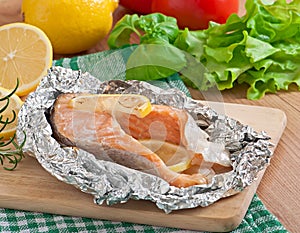 Baked salmon in foil