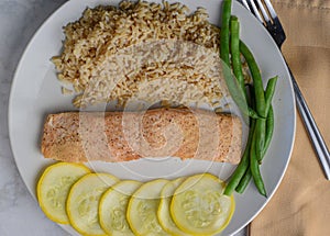 baked salmon with green beans and summer squash