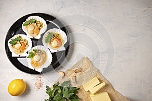 baked scallops with caviar and creamy garlic sauce. Scallops, lemon, garlic, parsley, butter and salt. Recipe for