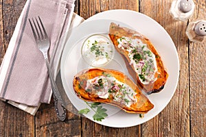 Baked sweet potato filling with cream