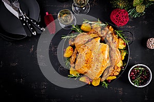 Baked turkey or chicken. The Christmas table is served with a turkey, decorated with bright tinsel. Fried chicken. Table setting.