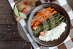 Baked vegetables (asparagus beans and carrot), boiled rice and rye croutons.