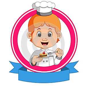 Baker holding a tray with a cupcake