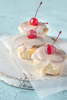 Bakewell tarts with cherry