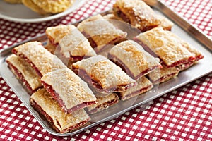 Baking crispy toast with sugar and strawbery jam