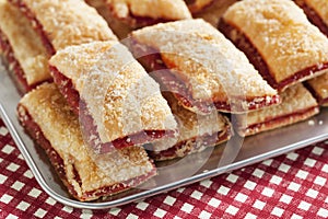 Baking crispy toast with sugar and strawbery jam