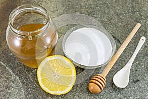 Baking soda, lemon and honey