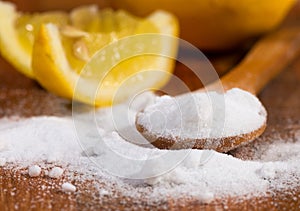 Baking soda (sodium bicarbonate) in a wooden spoon