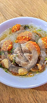 Bakso, indonesian meatball style served with beef broth soup and noodle springkled with fried onion and spring onion coupled with