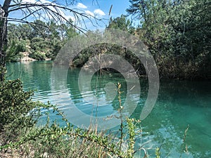 Lac d`Esparron, balade en Provence photo