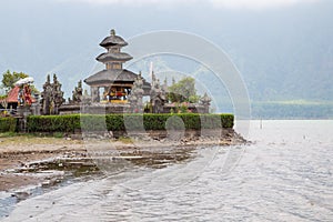 Bali temple pura ulun danu bratan photo