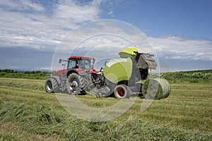 Baling hay baling, pressing hay press, round hay baler.