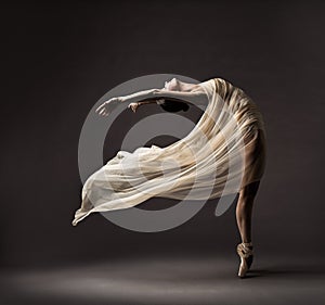 Balerína tanec hedvábí tkanina tanečník v vlající mávání tkanina obuv šedá 