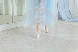 Ballerina puts pointe shoes