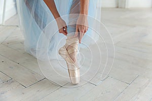 Ballerina puts pointe shoes