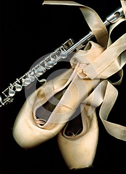 Ballet pointe shoes with piccolo photo