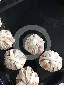 Balls of minced meat, wrapped in strips of puff pastry. Clusters of minced meat and dough