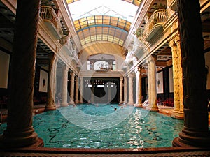 Balneario GellÃÂ©rt, Budapest, HungrÃÂ­a photo