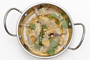 Balti chicken pasanda in a kadai bowl