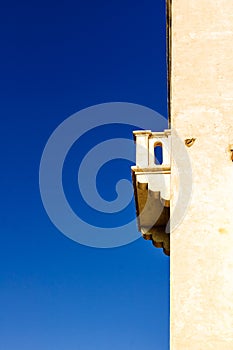 Balustrade in blue.