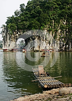 A bamboo raft in front of Elephant Trunk Hill