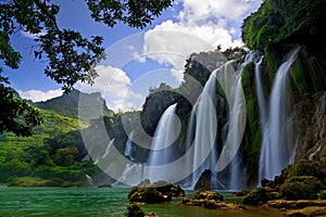 Ban Gioc Waterfall photo