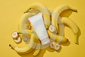 Banana (Musaceae) are loaded with antioxidants that can help reduce inflammation in the skin