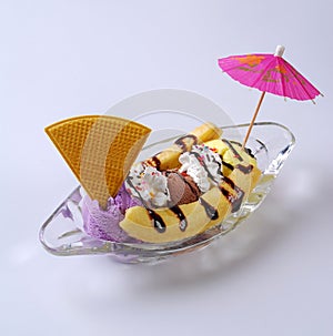 Banana split ice cream