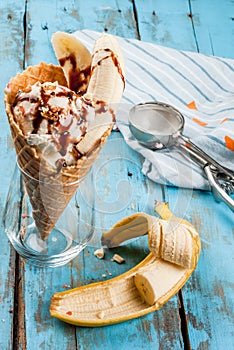 Banana split ice cream