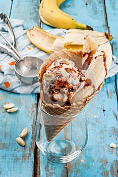 Banana split ice cream