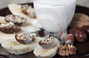 Bananas with dates , nuts .
