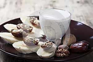 Bananas with dates , nuts .