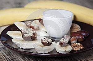 Bananas with dates , nuts .