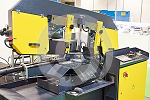 Band saw machine