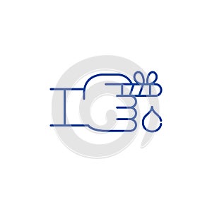 Bandaged finger line icon concept. Bandaged finger flat  vector symbol, sign, outline illustration.