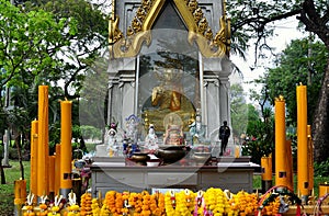 Bangkok, Thailand: Lumphini Park Shrine