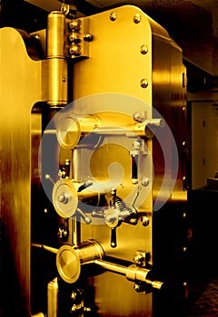 BANK VAULT DOOR GOLD SAVING RETIREMENT FINANCIAL PLANNING WEALTH MANAGEMENT INVESTMENT FUND CAPITAL GROWTH STOCK