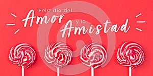 Banner con paletas del dia del amor y la amistad (San Valentin).