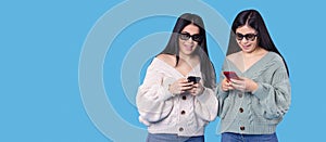 Banner, long format on blue. Online viewing of feature films by the female twins, sisters wearing 3D glasses browsing on