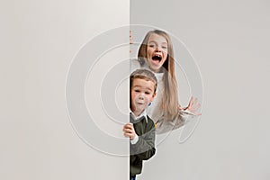 Banner with a surprised children peeking at the edge