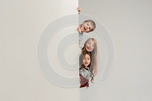 Banner with a surprised children peeking at the edge