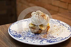 Banoffee Pie. Traditional English dessert prepared with banana and dulce de leche or caramel