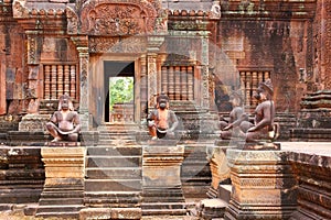 Banteay Srei Siem Reap Castle, Cambodia is one of the most beautiful and beautiful castles. Construction of pink sandstone Carved