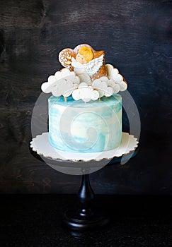 Baptizing blue cream cake with gingerbread cookies