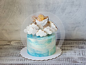 Baptizing blue cream cake with gingerbread cookies